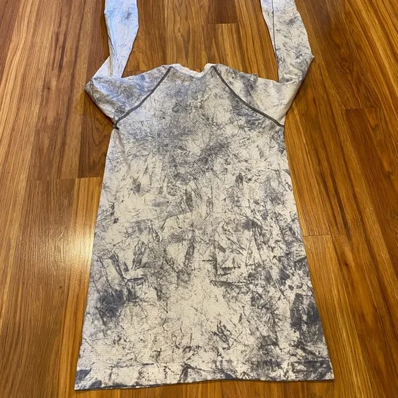 NEW LULULEMON SWIFTLY TECH TIE DYE LONGSLEEVEđź’™ - Picture 10 of 14